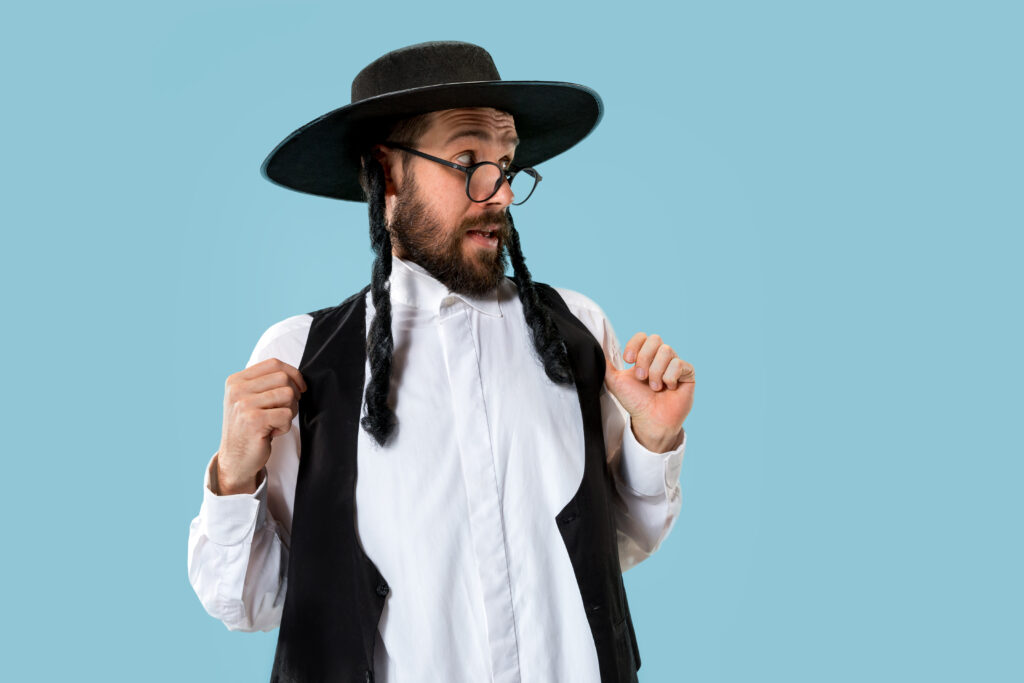  Jewish man wearing traditional clothing